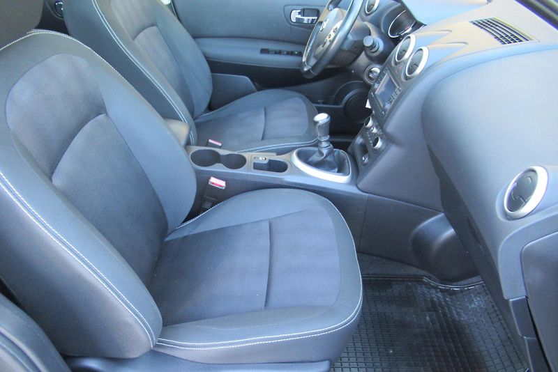 Nissan Qashqai 1.5 DCi PANORAMA NAVI TAŽNÉ - fotka 19 z 33