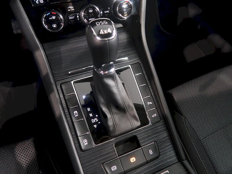 Škoda Superb (2021) STYLE 2.0TDI 147KW 4x4 DSG LED - fotka 28 z 36