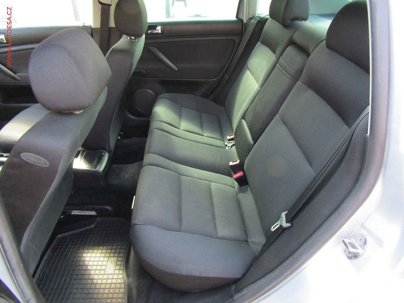 Volkswagen Passat (2002) 1.6 i, AC, výhřev sed - fotka 10 z 14