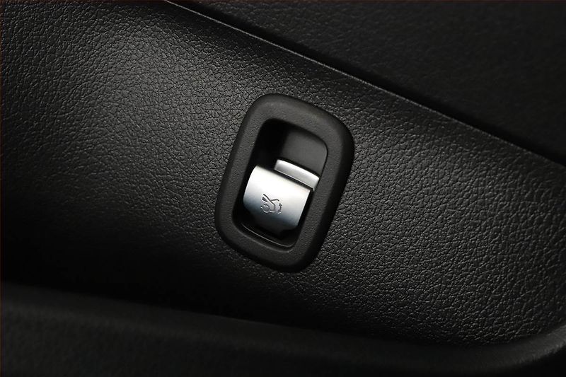 Mercedes-Benz Třídy C (2024) C 220 d 4MATIC - fotka 10 z 21