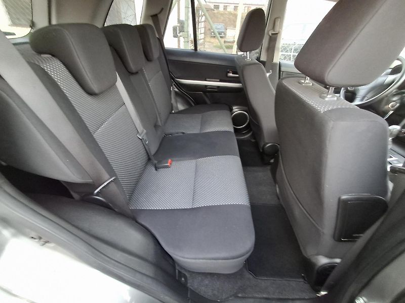 Suzuki Grand Vitara 2.0 benzin  Rezervace - fotka 22 z 43