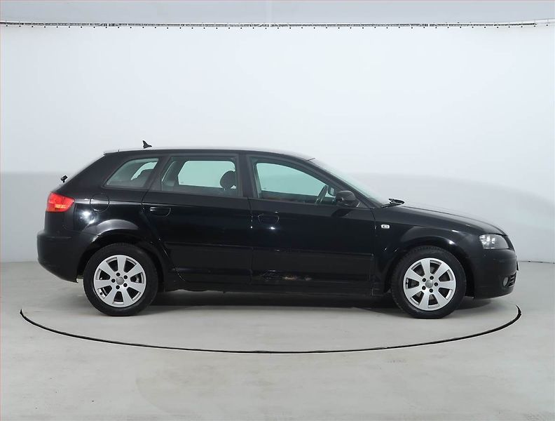 Audi A3 (2006) Comfort 2.0 TDI, po STK - fotka 6 z 17