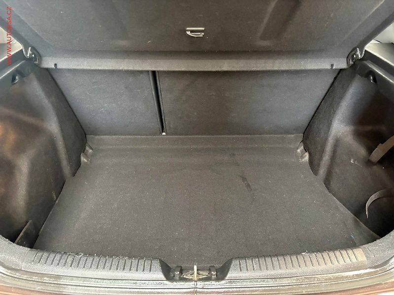 Kia Ceed (2013) 1.4i, ČR, servis.kniha, AC - fotka 7 z 14