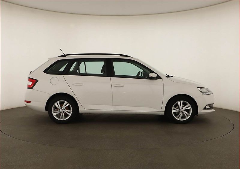 Škoda Fabia (2022) Ambition 1.0 TSI, ČR,1.maj - fotka 6 z 11