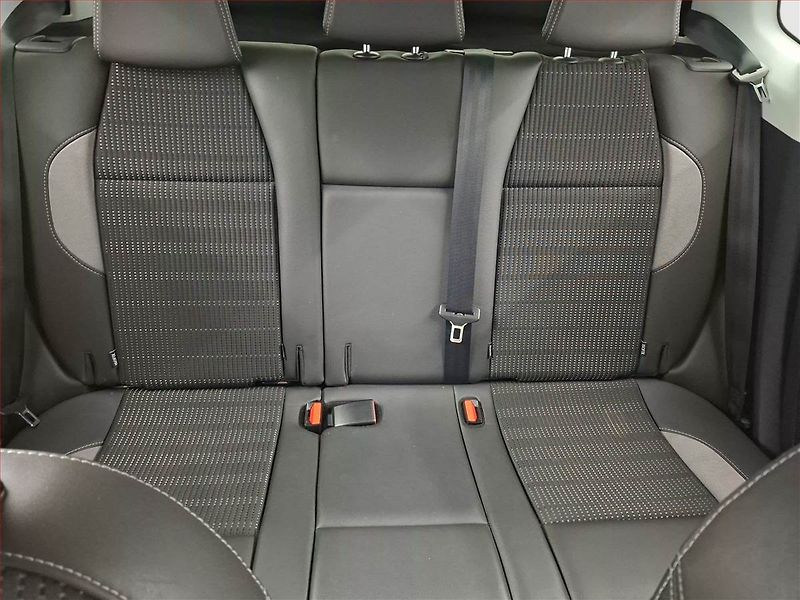 Peugeot 2008 (2015) 1.6 e-HDi, Tempomat - fotka 10 z 18
