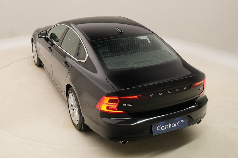 Volvo S90 D4 MOMENTUM AUT  - fotka 17 z 43