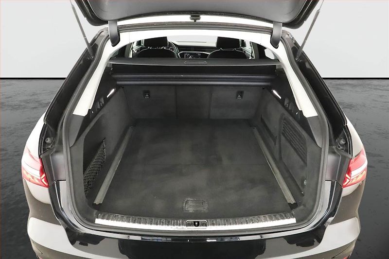 Audi A6 (2023) 40 TDI - fotka 11 z 18