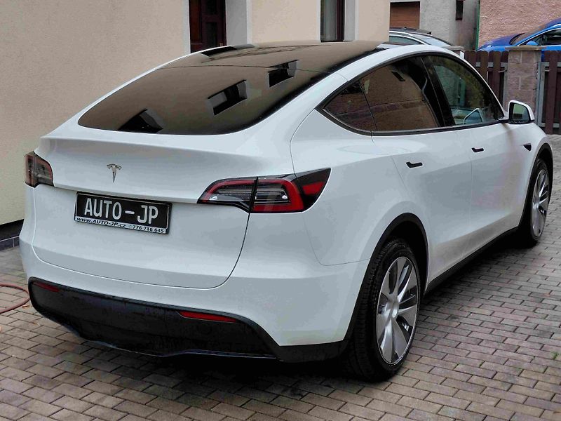 Tesla Model Y (2022) AWD  Long Range  LED ACC 19ALU - fotka 3 z 12