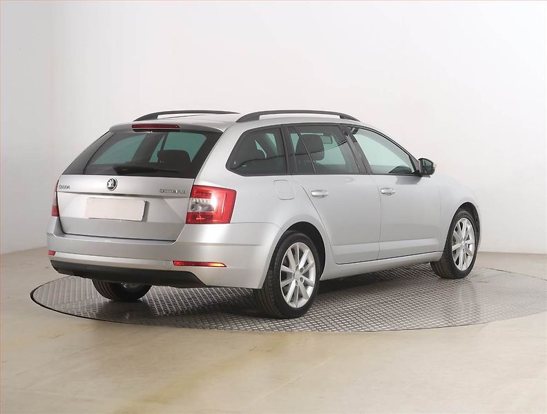 Škoda Octavia (2017) 1.6 TDI, Tempomat - fotka 5 z 17