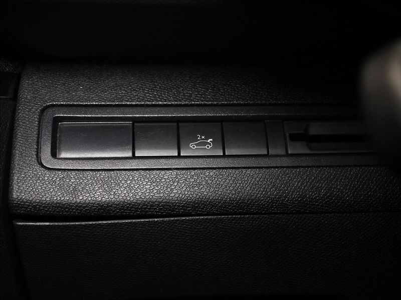 Peugeot 5008 1,2 PT 96kW AT Pano.Paměť  7-m - fotka 22 z 32