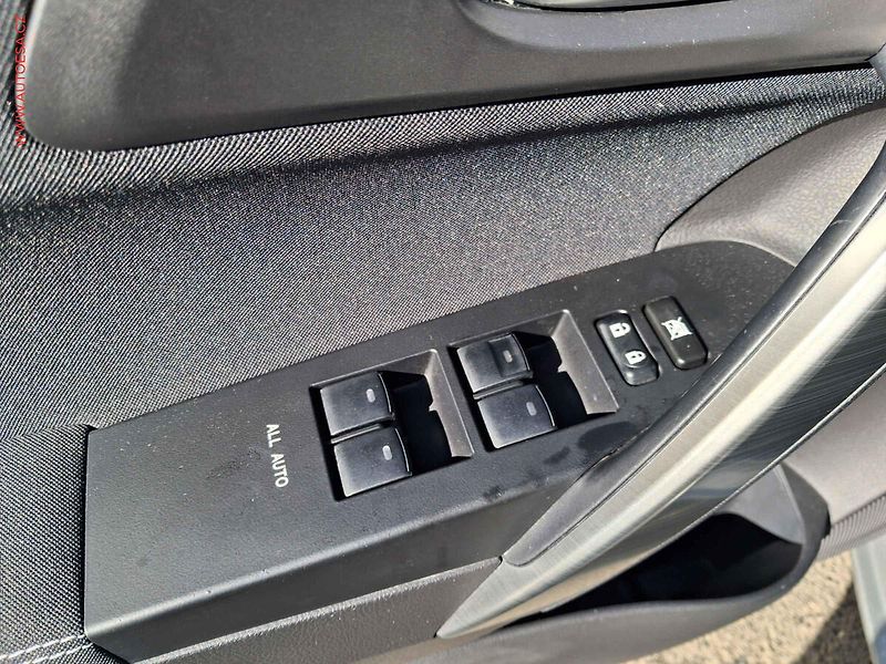 Toyota Auris (2013) 1.6VVTi, ČR, AC, navi, kamera - fotka 11 z 19