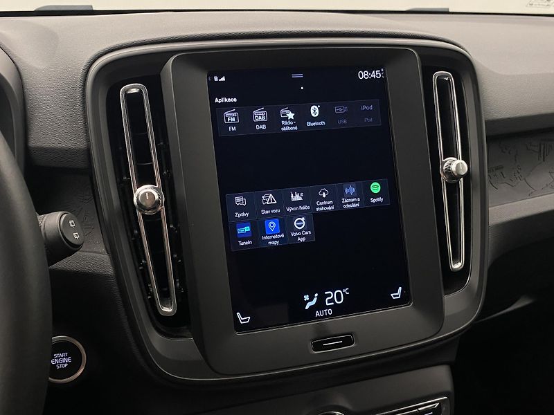 Volvo XC40 T2 KINETIC AUT REZERVACE - fotka 33 z 39