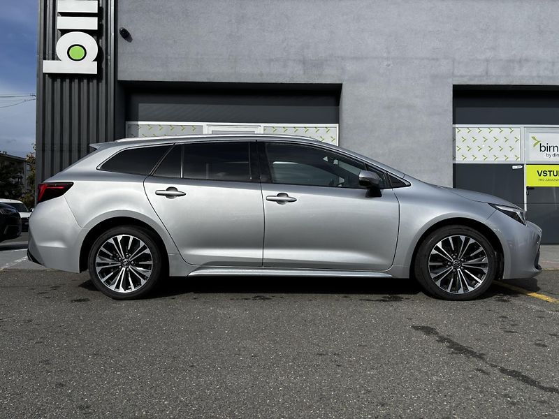 Toyota Corolla (2024)  Touring Sports Style 1.8 - fotka 2 z 13