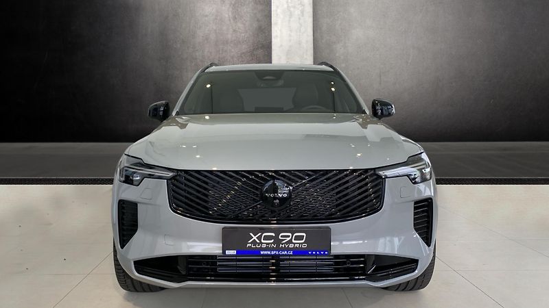 Volvo XC90 (2026) PLUS BLACK EDITION, T8 AWD, 22 - fotka 2 z 14