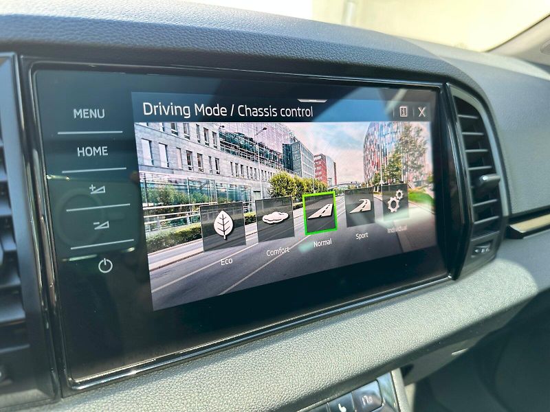 Škoda Karoq (2025) 1.5 TSI 110kW Sportline DSG - fotka 18 z 27