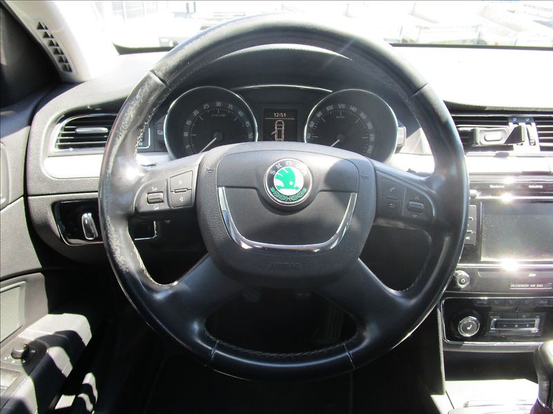Škoda Superb Combi 2.0TDi 125kW Elegance - fotka 8 z 43