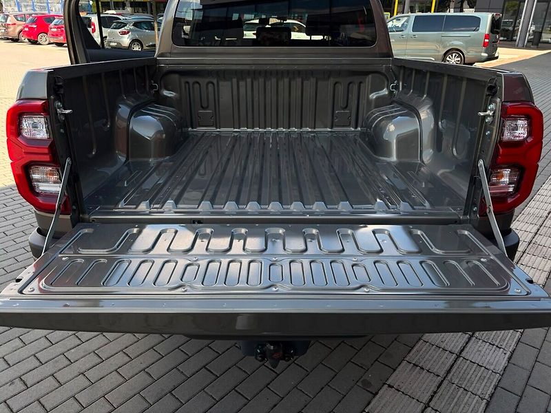 Toyota Hilux 2.8 INVINCIBLE skladem - fotka 17 z 18