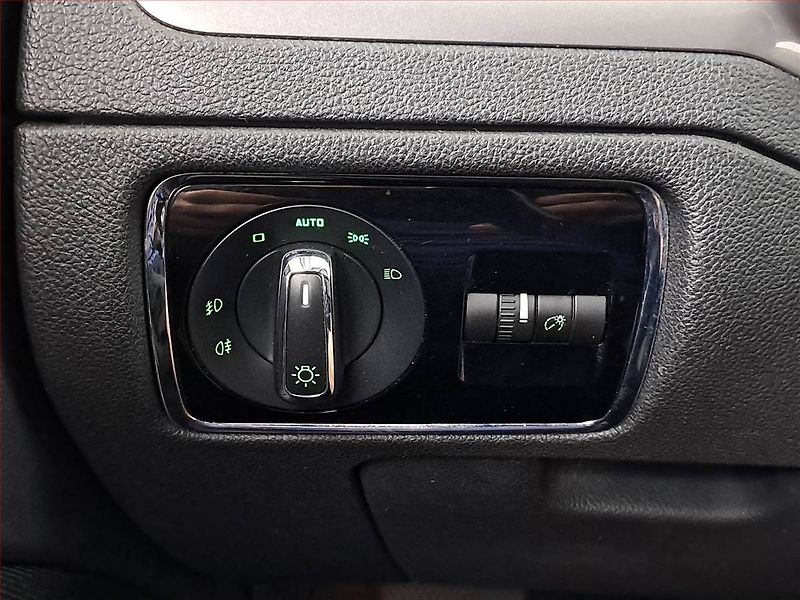 Škoda Superb (2014) Ambition 2.0 TDI, Xenony - fotka 14 z 15