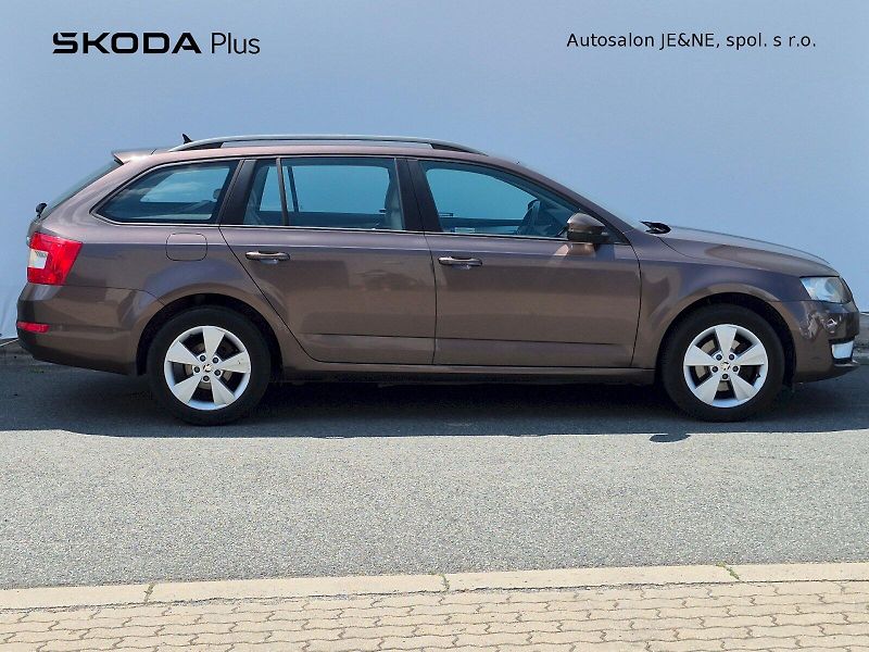 Škoda Octavia (2013) Elegance 2.0 TDI 110kW Combi - fotka 8 z 27