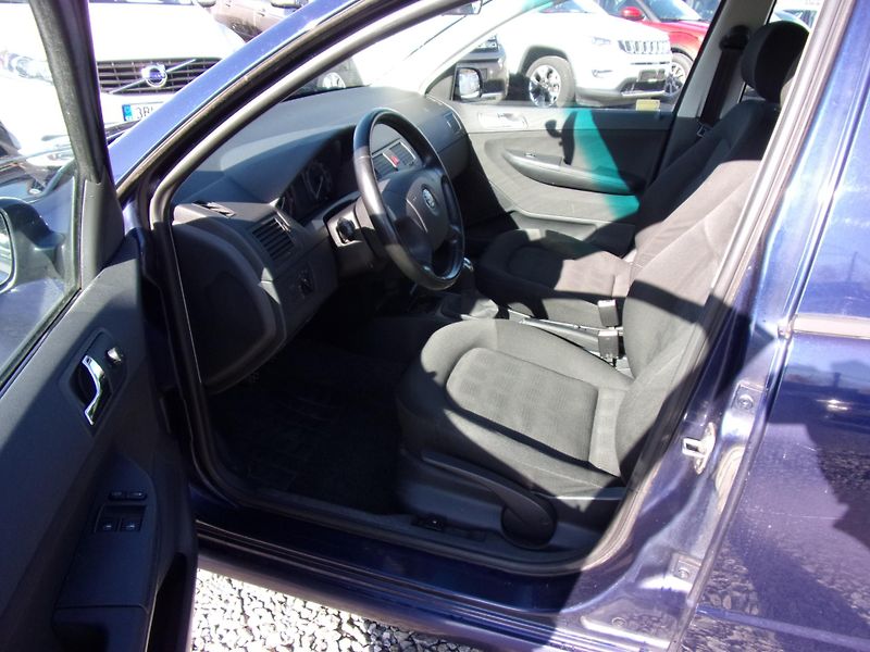 Škoda Fabia (2004) 1.2 HTP 47kW VÝBAVA KILOMETRY  - fotka 9 z 19