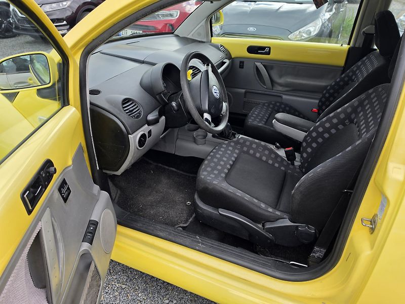 Volkswagen New Beetle 2.0 i  - fotka 15 z 19