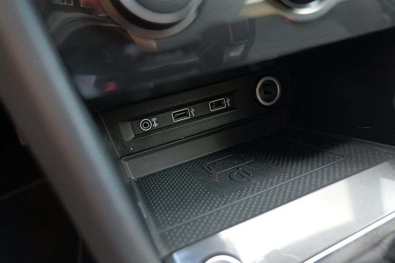 Volkswagen Tiguan Allspace TDI 4x4 DSG 360 HUD Matrix Taž - fotka 33 z 42