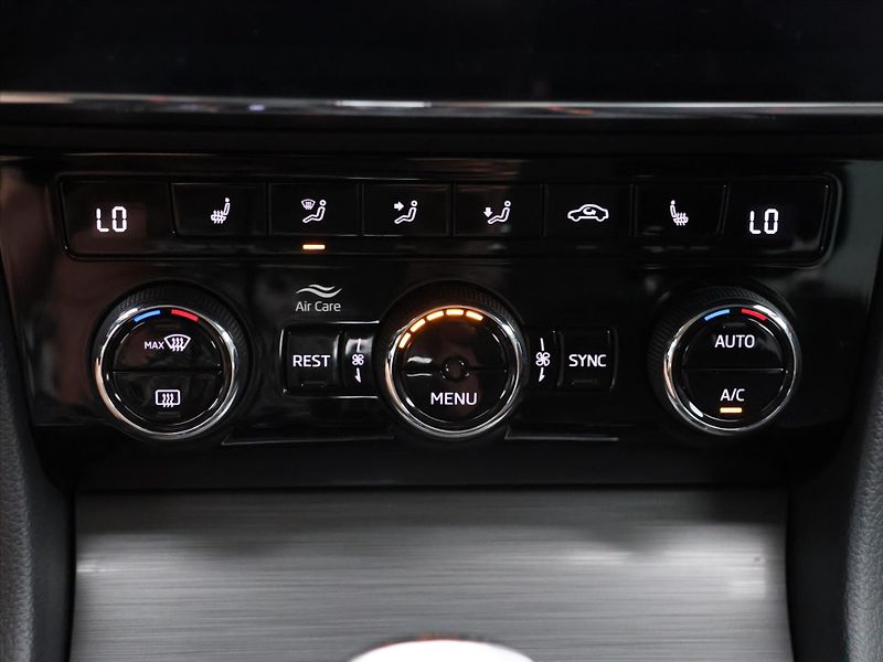 Škoda Superb 2,0 TDI 147kW DSG CZ Style DPH - fotka 27 z 36