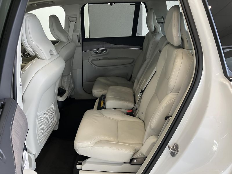 Volvo XC90 B5 AWD Ice Line Plus Dark AT8 - fotka 16 z 50