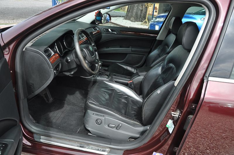 Škoda Superb II 2.0TDi 103kW Elegance  - fotka 6 z 20