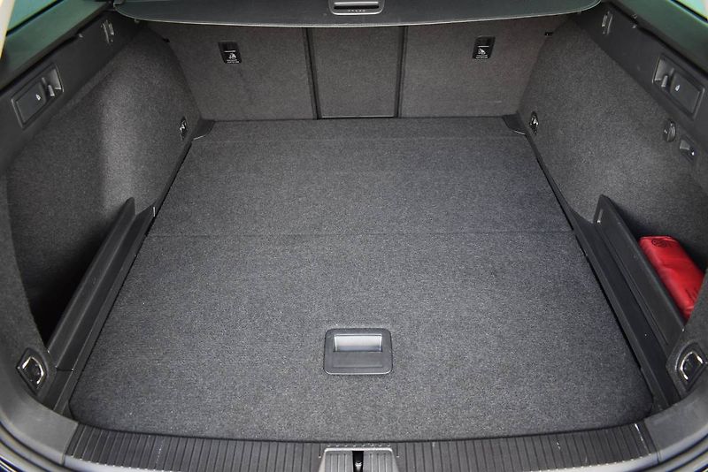 Volkswagen Passat Variant (2023) 1.5TSI 110kW DSG,Závěs - fotka 15 z 22