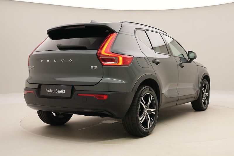 Volvo XC40 B3 DARK PLUS AUT CZ - fotka 13 z 56