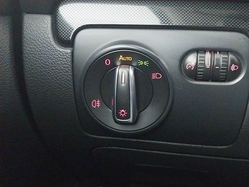 Volkswagen Golf (2010) 1.6 TDI, po STK, levný provoz - fotka 18 z 19