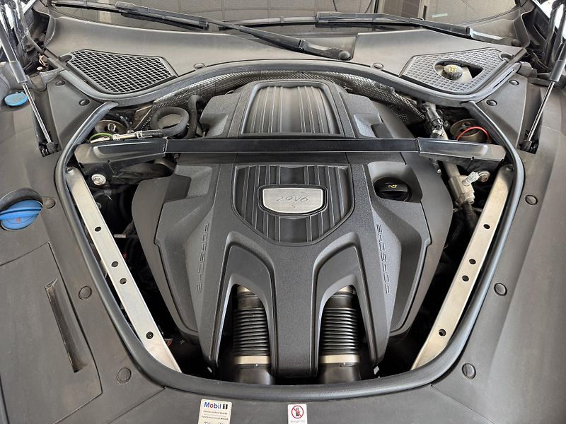 Porsche Panamera 4S 324kW*Chrono*REZERVACE! - fotka 39 z 39