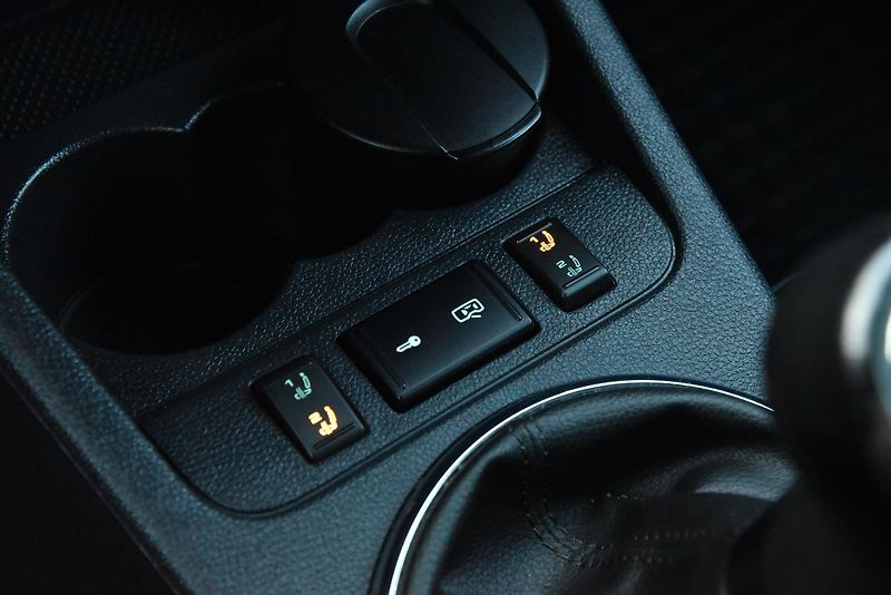 Škoda Fabia 1.2 TSi MONTE CARLO,KLIMA,TEMP - fotka 22 z 43