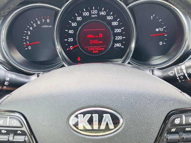 Kia Ceed (2014) 1.6 GDI, 99kW, ČR - fotka 13 z 18