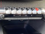 Peugeot 3008 (2018) 1.2 PT, Allure, AT - náhled 15