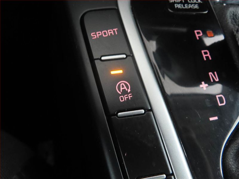 Kia Ceed (2024) 1.5 T-GDI - fotka 17 z 18