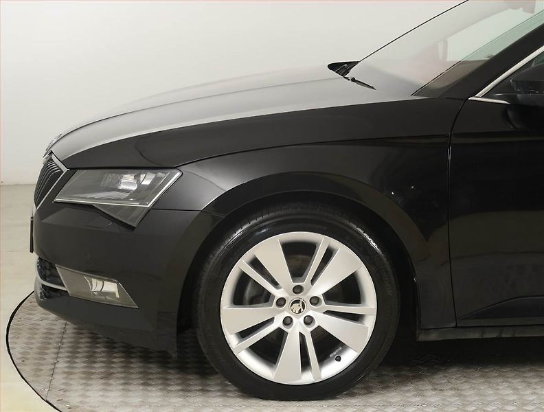 Škoda Superb (2016) Style Plus 2.0 TDI, Navi - fotka 15 z 26