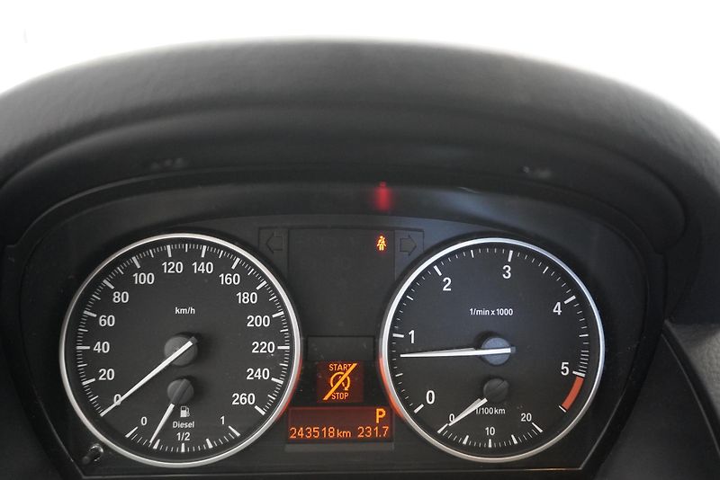BMW X1 2.0D 160 kW XDRIVE AUTOMAT - fotka 17 z 27