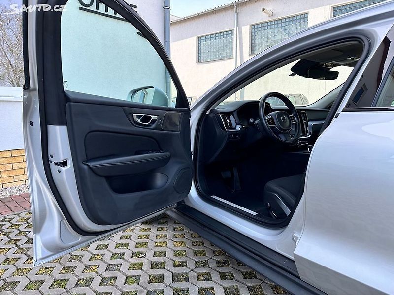 Volvo V60 CC/B4/AWD/NezT/TZ/H&K/Skladem - fotka 7 z 17