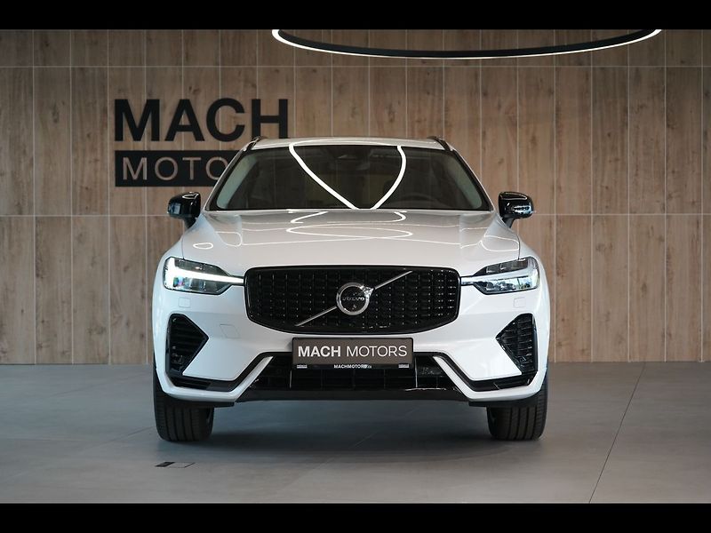 Volvo XC60 T8 PLUS Dark, Ventilace, 360° - fotka 3 z 48