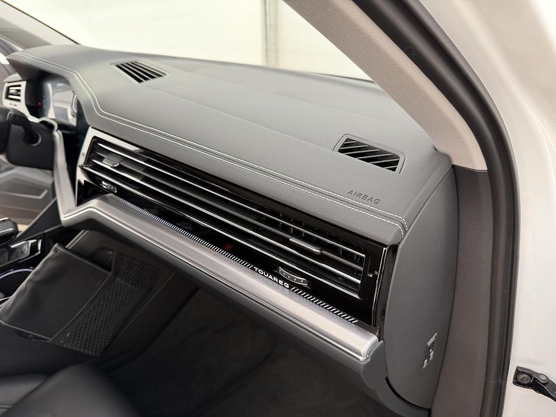 Volkswagen Touareg 3.0Tdi*1-MAJ*DPH*ELEGANCE* - fotka 20 z 45