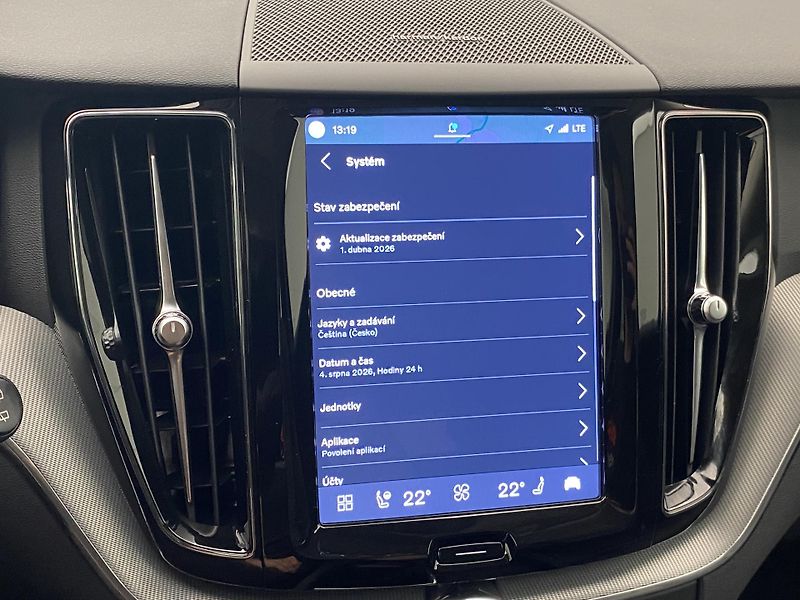 Volvo XC60 B4 AWD DARK PLUS AUT - fotka 49 z 55