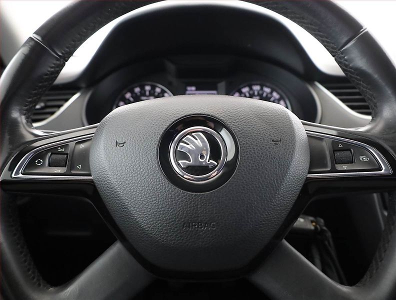 Škoda Octavia (2013) 1.6 TDI, Tempomat - fotka 8 z 14