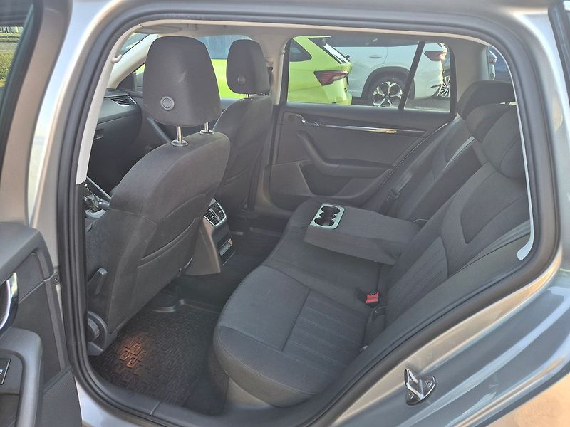 Škoda Octavia Combi 2,0 TDI DSG Style Plus, - fotka 10 z 20