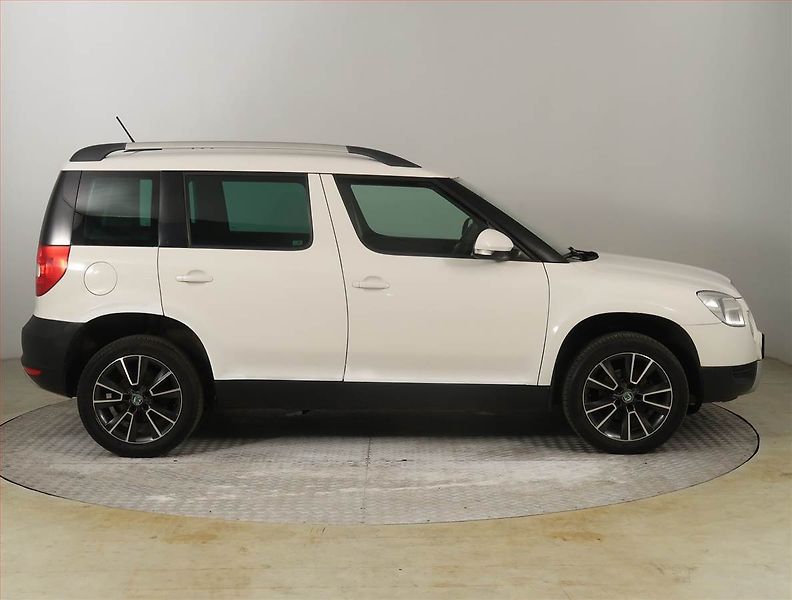 Škoda Yeti (2012) 2.0 TDI, 4X4, ČR,1.maj - fotka 6 z 15