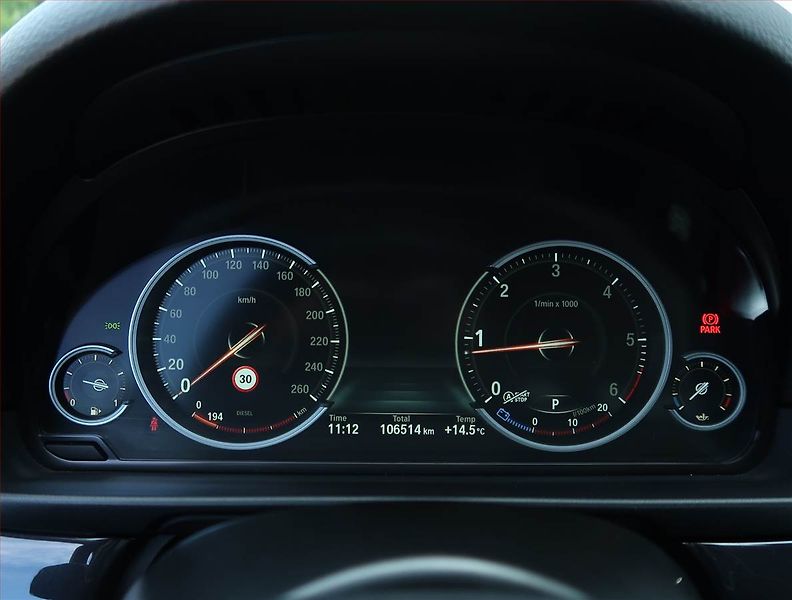 BMW Řada 5 (2015) 525d, 4X4, Automat - fotka 11 z 22