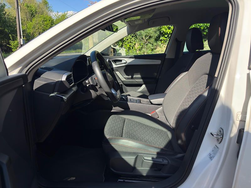 Seat Leon 2.0TDi FR DSG 150k 1.MAJIT. ČR - fotka 15 z 23