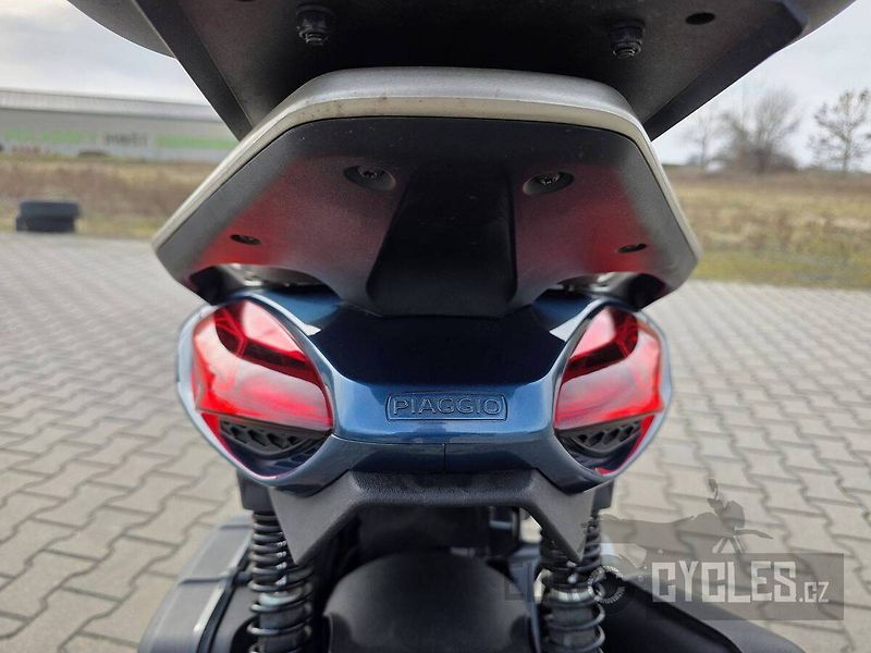 Piaggio Beverly 400 (2022) - fotka 17 z 19