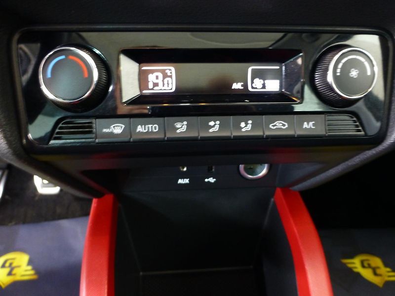 Škoda Fabia (2016) 1,2TSI-66KW*!!!!MONTE KARLO!! - fotka 23 z 27